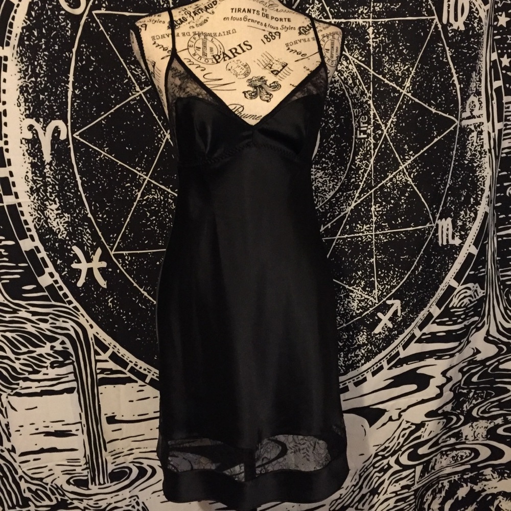VS Black Slip